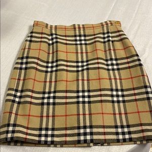 Burberry mini skirt